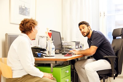 Patient hos läkare på vårdcentral Patient hos läkare på vårdcentral