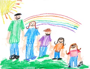 Barnslig illustration av en familj under en regnbåge Barnslig illustration av en familj under en regnbåge